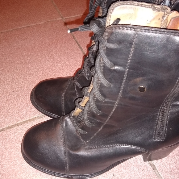 Rouge woman's boot - Picture 4 of 5